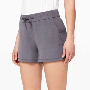 Lululemon On The Fly Short Woven 2.5" Moonwalk Soft Steel Grey size 6 Athleisure